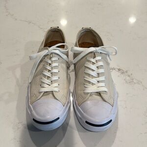 Converse leather cream tennis shoes w/ brown piping.
